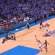 Blog: Westbrook rouba bola, sofre falta e faz cesta inacredit&aacute;vel na NBA; assista 