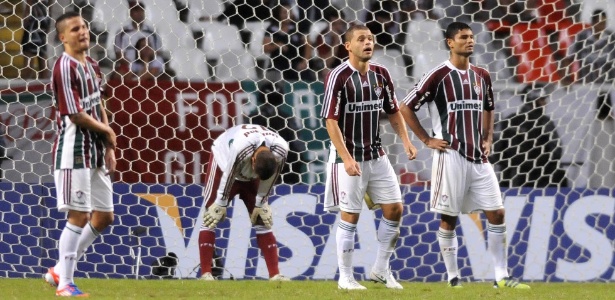 Atletas do Flu lamentam gol de empate do Boca, classificado para semi da Libertadores