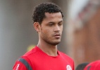 Elton diz que Inter precisa grudar em Ronaldinho e não deixá-lo levantar a cabeça