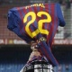 Jogadores do Barcelona homenageiam Abidal e 'vestem' trof&eacute;u da Copa do Rei