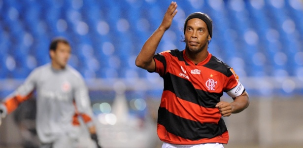 Após deixar o Flamengo, Ronaldinho entrou na mira do Málaga
