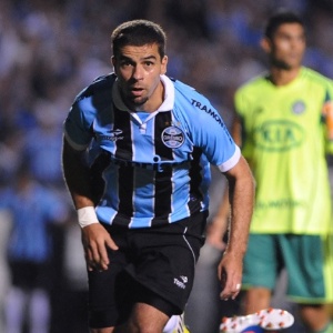 André Lima trabalhou normalmente nesta segunda e pode defender o Grêmio na terça, em casa