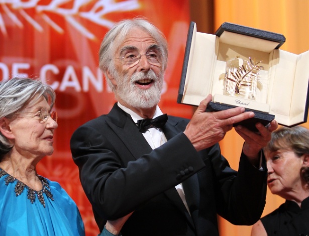 O diretor Michael Haneke ganha a Palma de Ouro por Amour no Festival de Cannes, na França (27/5/12)