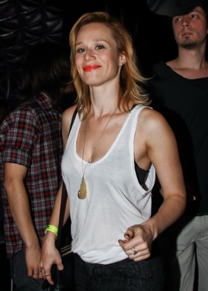 Mariana Ximenes (30/5/12)