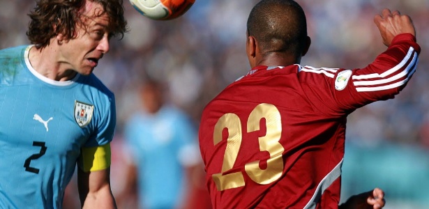 Lugano saiu aos 32 min do segundo tempo, e o Uruguai sofreu o empate aos 38 min