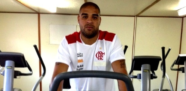 Adriano explicou, via assessoria de imprensa, motivo para ausência no Flamengo