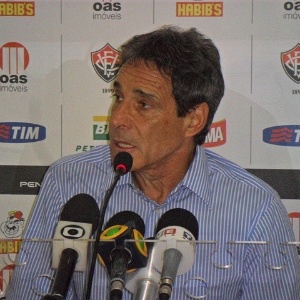 Carpegiani cobrou iniciativa do elenco do Vitória após empate sem gols diante do São Caetano