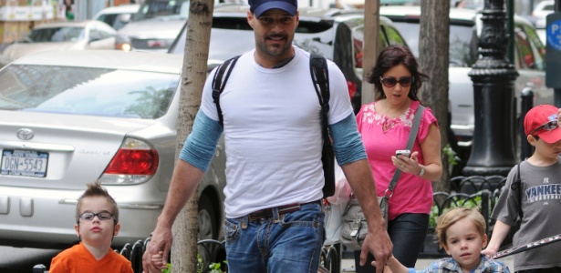 O cantor Ricky Martin, que contou no Twitter que ficou preso fora de casa só de cueca