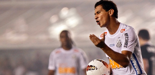 Ganso em ação pelo Santos; clube divulgou nota dizendo que quer manter o meia