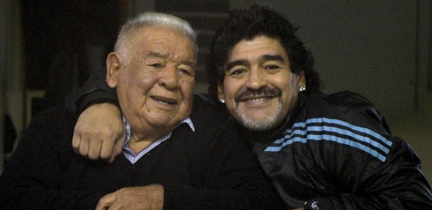 Presença constante na La Bombonera, Maradona teria espaço no clube, diz cartola