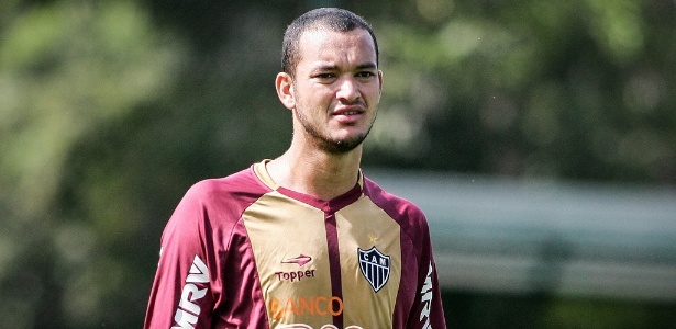 Zagueiro Réver diz que não foi procurado pelo São Paulo: "Jogador é o último a saber"