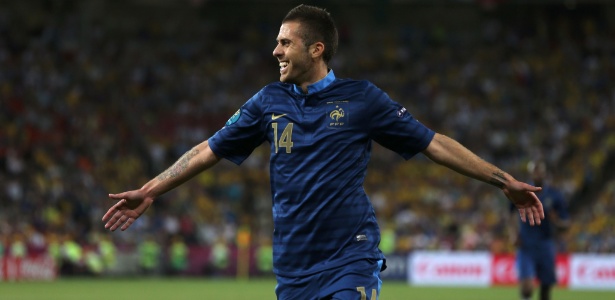 Meia francês Jeremy Menez comemora seu gol na partida contra a Ucrânia