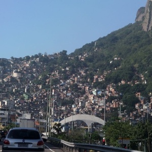 O Censo 2010 indicou que a Rocinha, no Rio, é a favela mais populosa doBrasil, com 69 mil habitantes