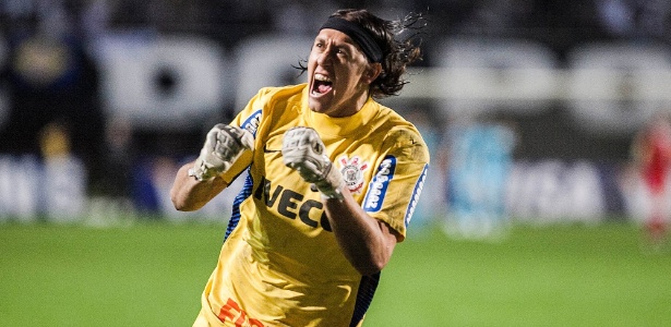 Cássio comemora o gol de empate da equipe, marcado por Danilo, contra o Santos