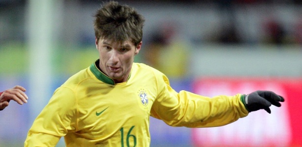 Gustavo Nery recorda não convocação para Copa 2006: 