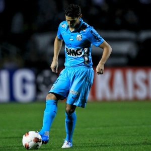 Paulo Henrique Ganso em ação na Libertadores; meia disse que quer ficar no Santos