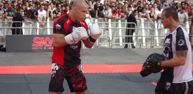 Wanderlei Silva faz treino aberto no centro de Belo Horizonte para o UFC 147