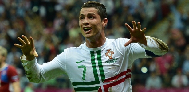 C. Ronaldo acertou a trave duas vezes e fez o gol da vitória portuguesa sobre os tchecos