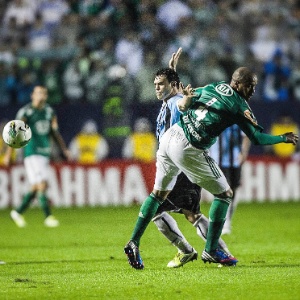 Kleber é quem mais comete faltas do Grêmio e um dos 'caçadores' do Campeonato Brasileiro 2012