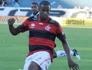 Airton reclamou de muitas dores na região da coxa direita e deve desfalcar o Flamengo neste sábado