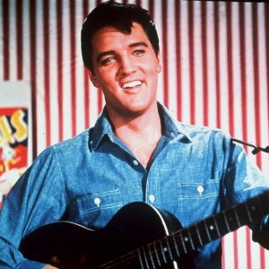 Elvis Presley em foto do filme "Roustabout", de 1964; estudo feito por médicos mostra que artistas que morreram cedo, como ele, estão longe de ser exceção