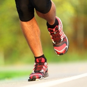 homem-correndo-tenis-de-corrida-tenis-adequado-1340826785469_300x300.jpg