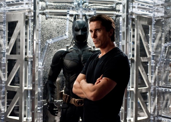 Bruce Wayne (Christian Bale) com a armadura do Batman, em cena do filme Batman: O Cavaleiro das Trevas Ressurge (29/6/12)