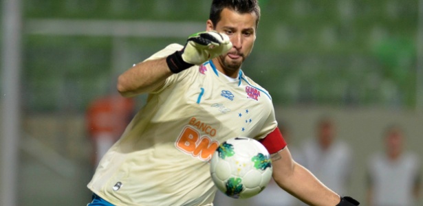 Fábio vê pressão maior em cima do Cruzeiro por rival Atlético estar lutando pelo título