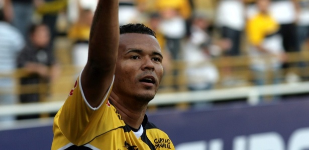 Com 16 gols, Zé Carlos, do Criciúma, é o artilheiro do Campeonato Brasileiro da Série B