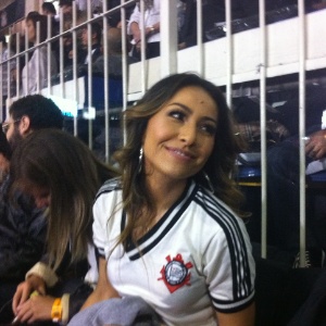 Sabrina Sato esteve no Pacaembu para ver a final da Libertadores