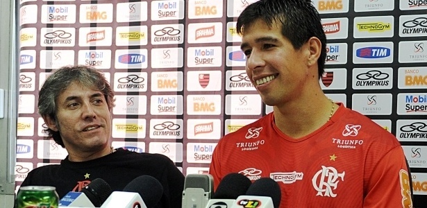 Paraguaio Cáceres foi apresentado no início de julho, mas ainda não jogou pelo Fla