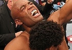Técnico de boxe de Anderson Silva diz que queda no primeiro round foi estratégia