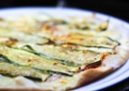 Pizza de Abobrinha com Queijo Brie
