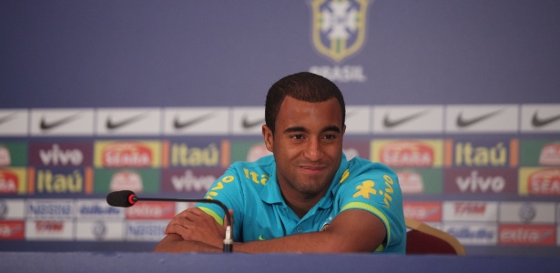 Lucas está concentrado com  a seleção brasileira no Rio, antes da Olimpíada de Londres