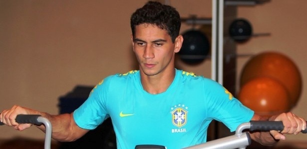Paulo Henrique Ganso se exercita durante treino da seleção brasileira; meia não será cortado