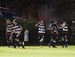 Foram quatro gols na vitória sobre o Paraná Clube