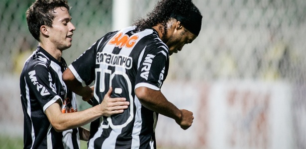 Bernard e Ronaldinho Gaúcho comandaram goleada atleticana sobre o Sport, por 4 a 1
