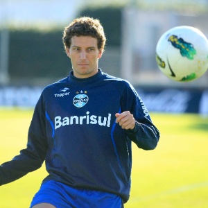 Elano foi responsável por auxiliar Zé Roberto e melhorar o rendimento do meio-campo do Grêmio