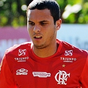 Ramon tem vínculo com o Corinthians e para defender o Fla, o clube teria que pagar multa
