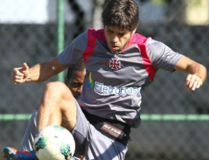 Juninho treinou normalmente e não será problema para a partida de domingo, contra o Atlético-GO