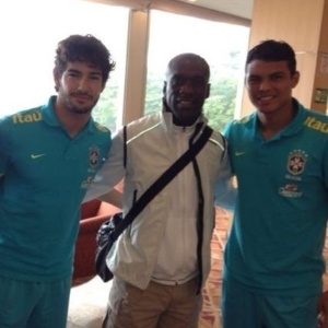 Seedorf visitou ex-companheiros Pato e Thiago Silva na concentração da seleção