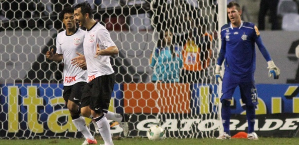 Douglas fez gol após roubada de bola; Corinthians: líder de desarmes no BR e BR11