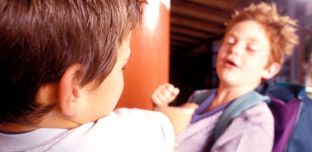 Thinkstock Mesmo sem perceber, pais podem estimular a competição entre os filhos, o que gera as brigas