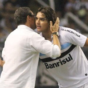 Marcelo Moreno é a principal aposta do Grêmio para vencer a pior defesa do Campeonato Brasileiro