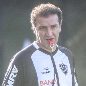 Técnico Cuca 'aliviou' a concentração para jogo com Ponte Preta, mas voltar ao normal contra Corinthians