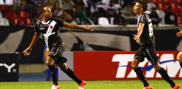 Alecsandro comemora mais um gol no Brasileirão: aproveitamento empolga o Vasco