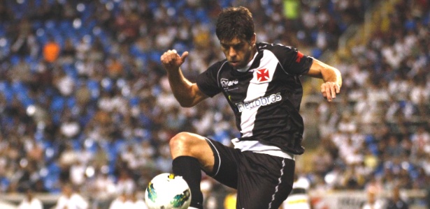 Juninho domina a bola contra o Botafogo, último jogo no qual esteve em campo