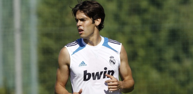 Kaká está fora dos planos de José Mourinho, porém não chegou a um acordo para sair 