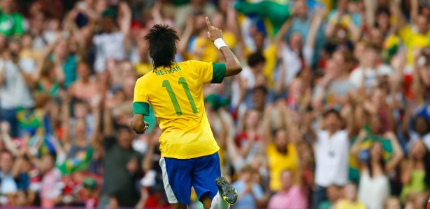 Atacante Neymar comemora após marcar o terceiro gol brasileiro na partida contra o Egito, pelos Jogos de Londres