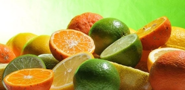 Frutas cítricas são ricas em antioxidantes, que ajudam a combater o envelhecimento das células